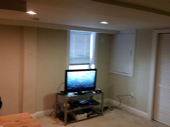 Lounge or Bedroom