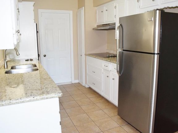3rd image of 2316 Cambridge Ct N