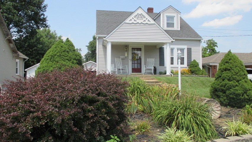 1st image of 166 S Park Dr