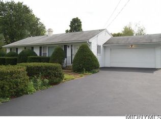 9752 Roberts Rd, Sauquoit, NY 13456