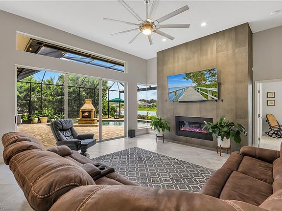 5th image of 11830 Rosemount Dr
