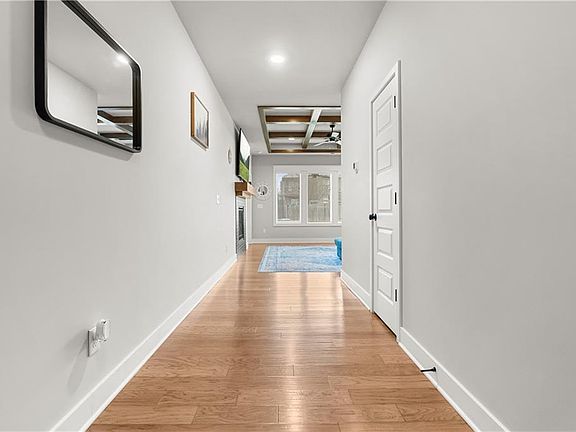 2nd image of 603 SW Ridgeview Dr