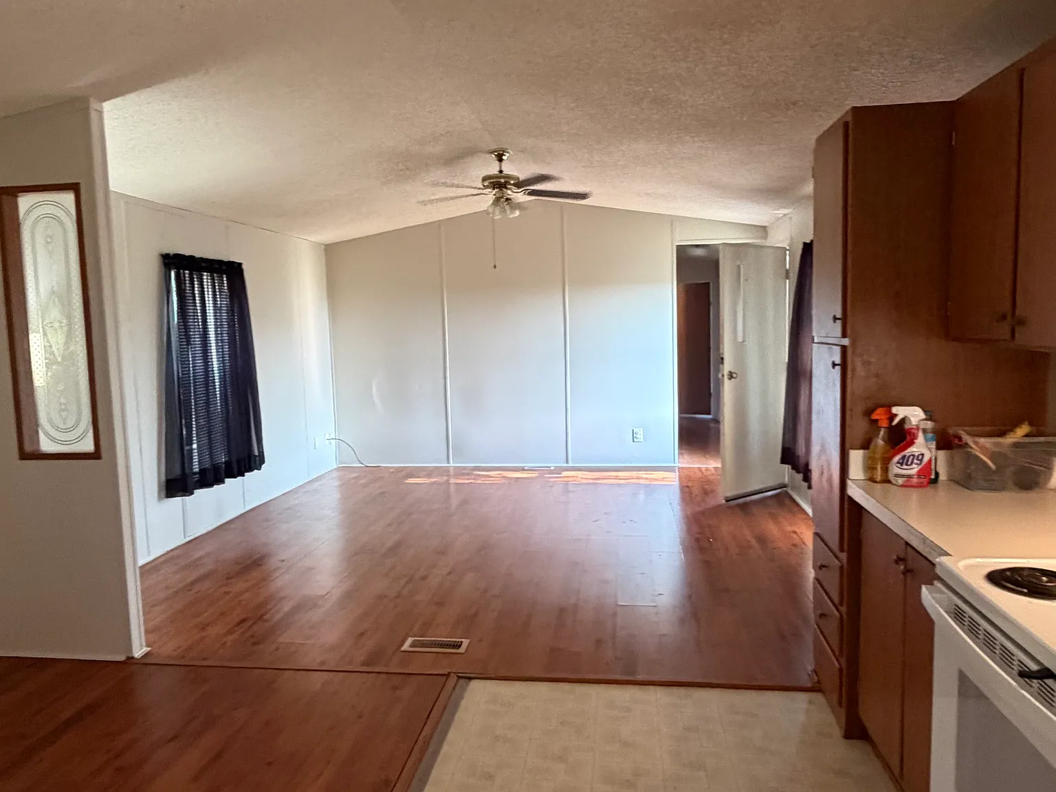3 bed, 1216 sqft, $1,000 — Photo 3
