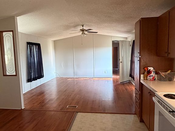3rd image of 250 8th St