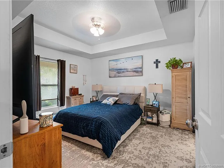 1529 NE Sunview Ter — Photo 14