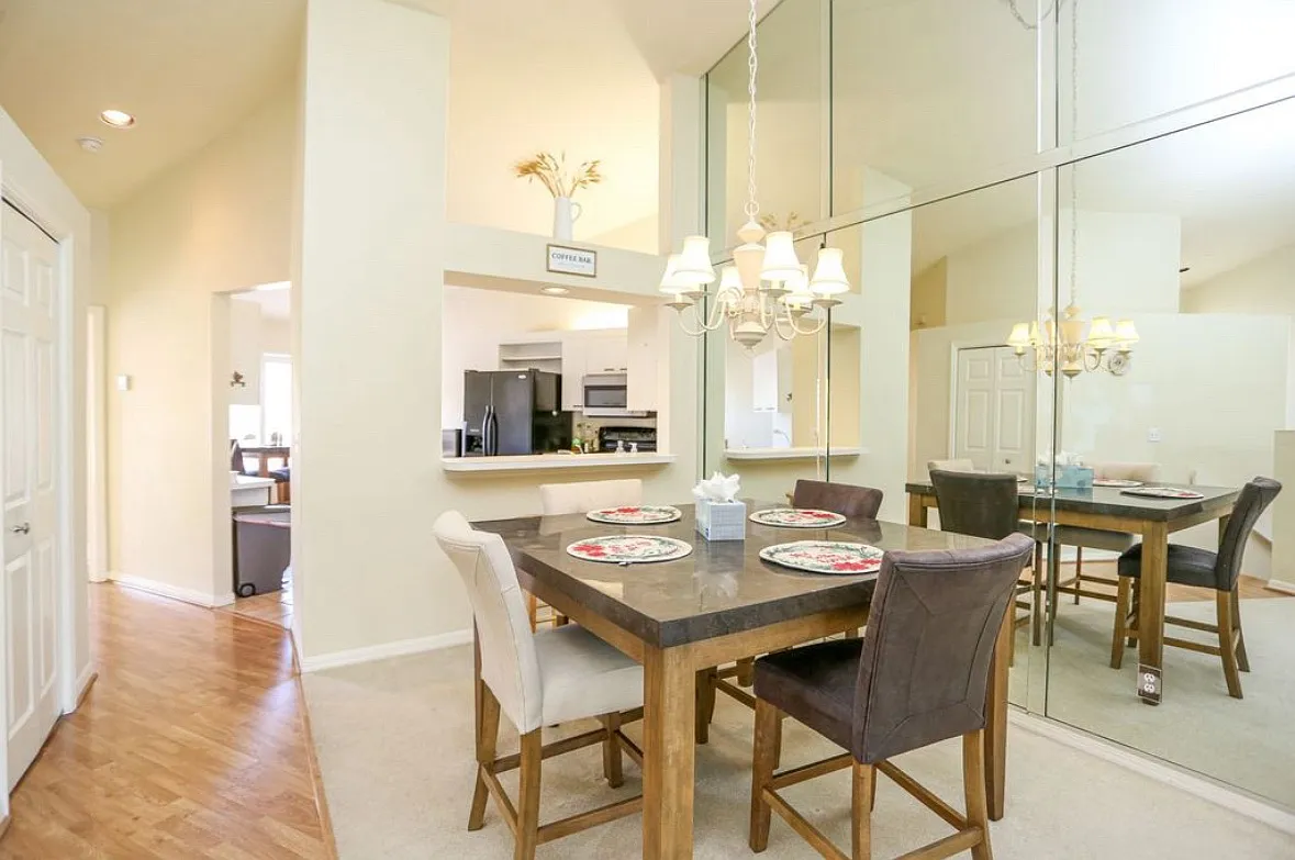 2 bed, 1167 sqft, $2,200 — Photo 3