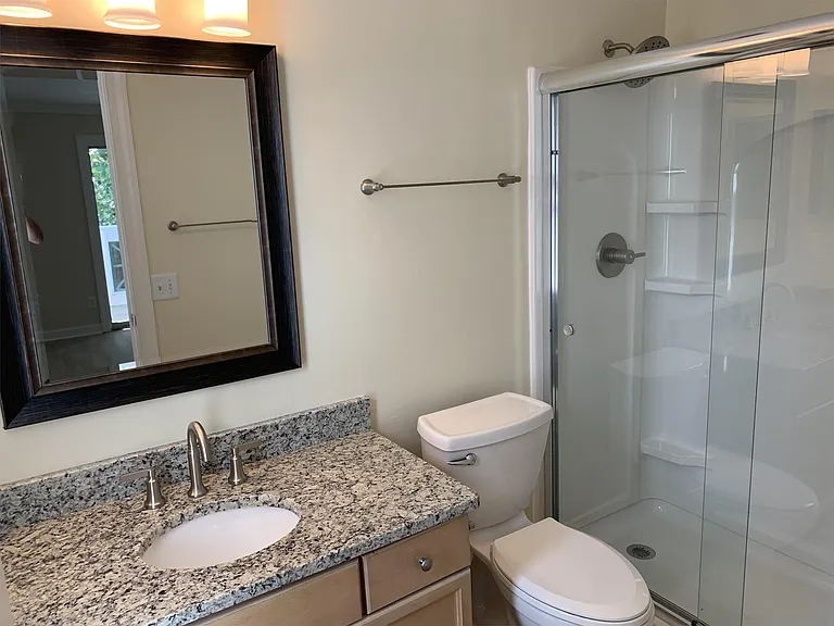 2424 Selwyn Ave — Photo 8