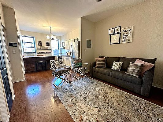 1st image of 162 Evergreen Ave #2R