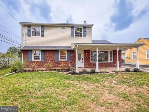 2869 Windsor Dr, Bensalem, PA 19020