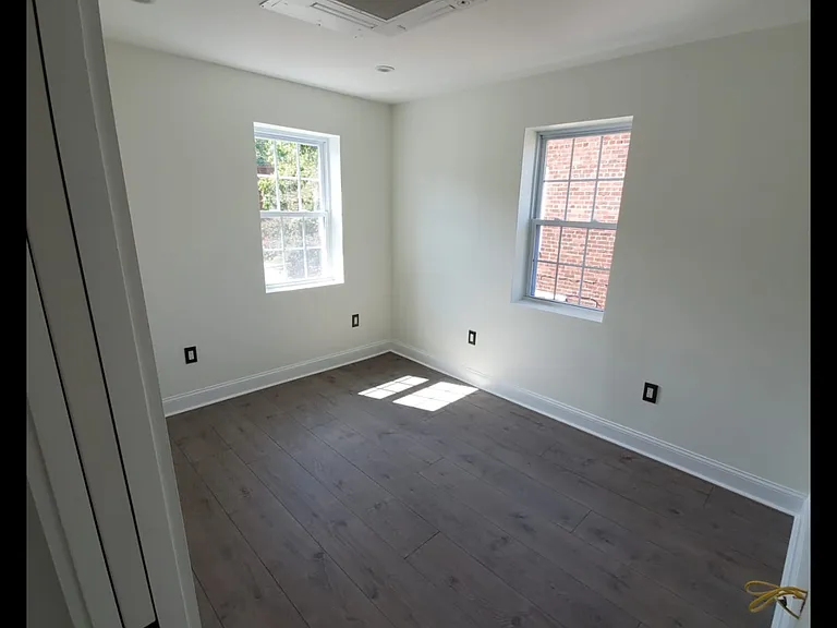 5003 S Dakota Ave NE — Photo 9