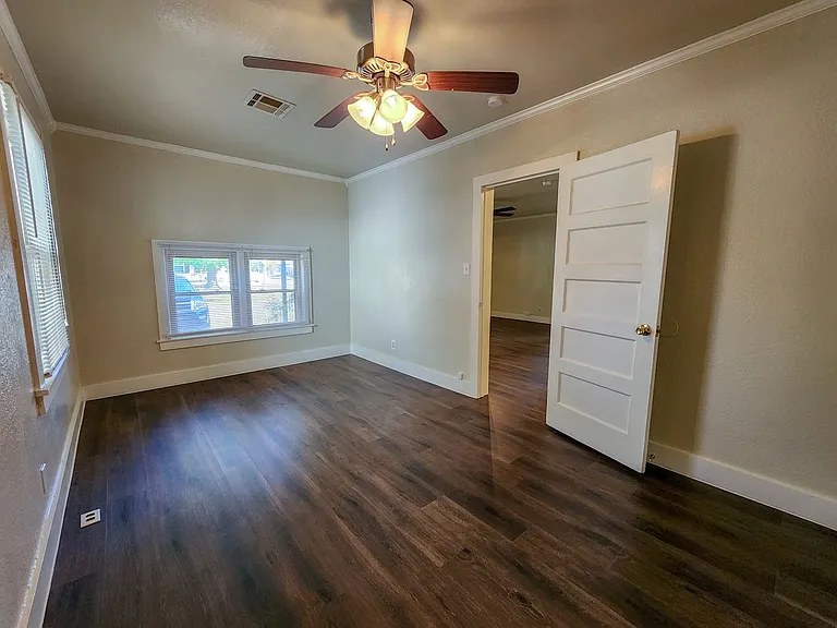 1002 Overland Ct — Photo 12