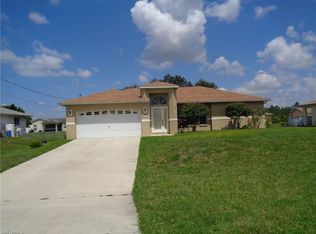 912 Apple Ave, Lehigh Acres, FL 33971