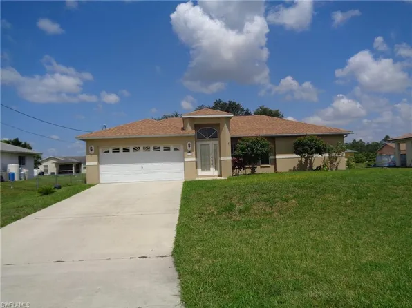 912 Apple Ave, Lehigh Acres, FL 33971