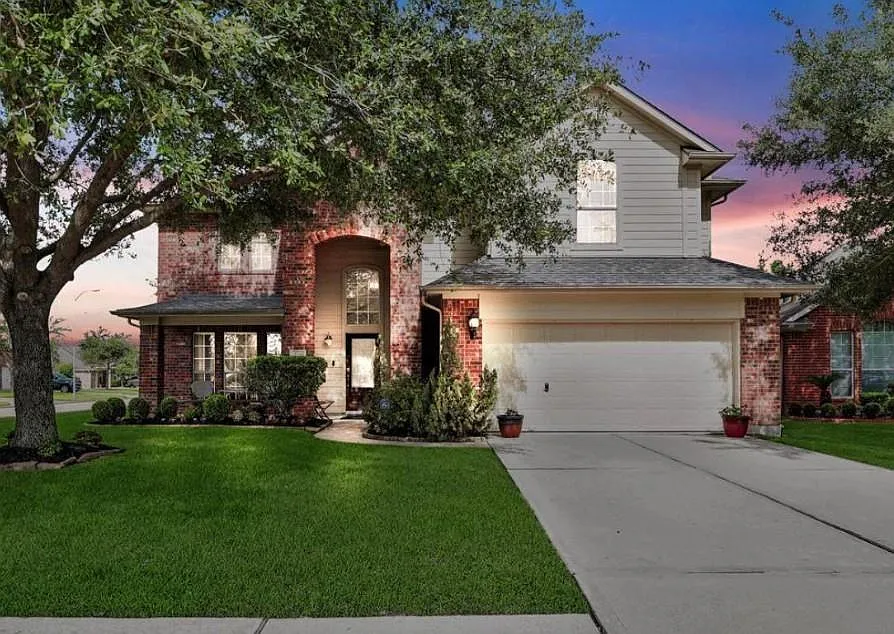 4 bed, 2.5 bath, 3008 sqft, $2,695 — Photo 2