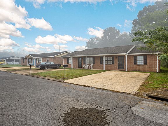 2nd image of 900 Peppermill Rd