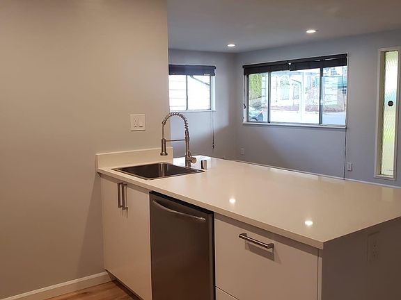 3rd image of 935 165th Ave SE