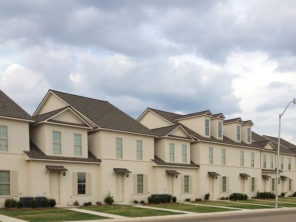 2 & 3 bedroom units and 21/2 baths