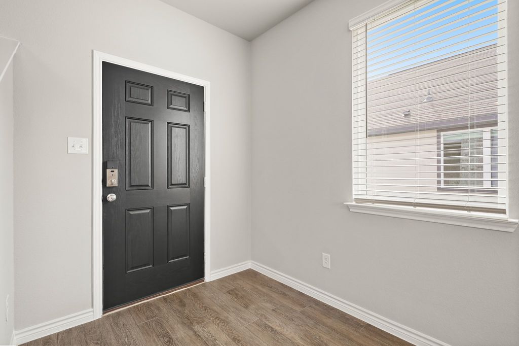 10628 Stag Ln, Crowley, TX - View 3