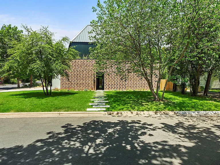 1604 Garner Ave — Photo 2