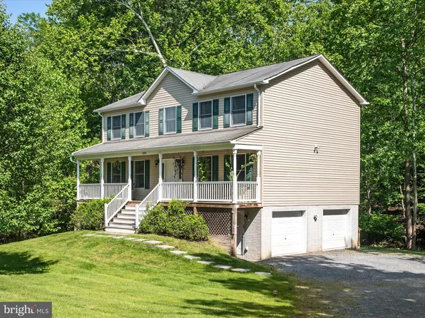 1205 Lakeview Dr, Cross Junction, VA 22625