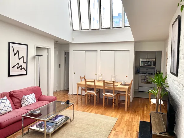 27 West 15th Street image 1 of 5