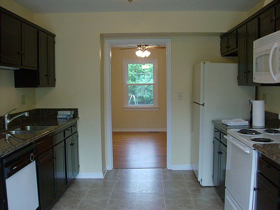 4th image of 2707 Newton Ct