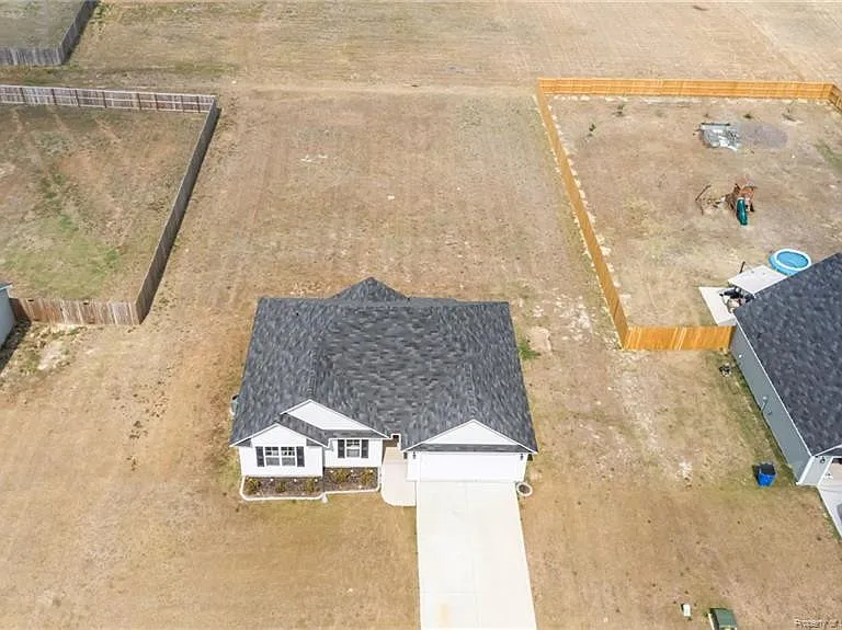 157 Presley St — Photo 4