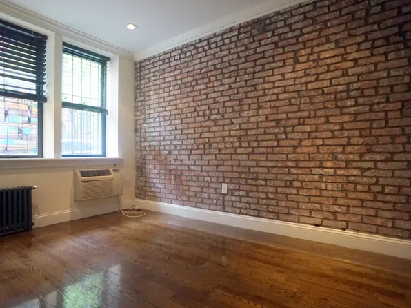 254 West 15th Street image 1 of 5