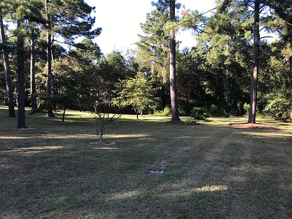 3rd image of 35 Creek Dr