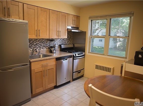 4th image of 324 Post Ave APT 9A