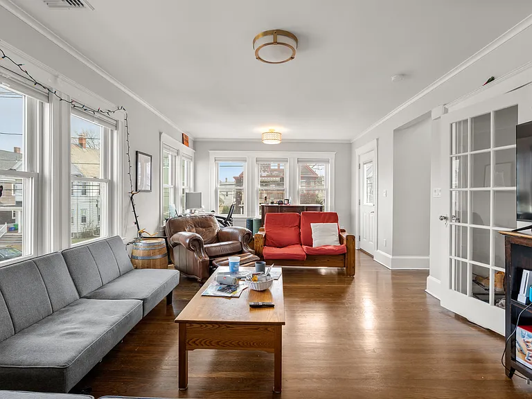 Living room (current tenants)