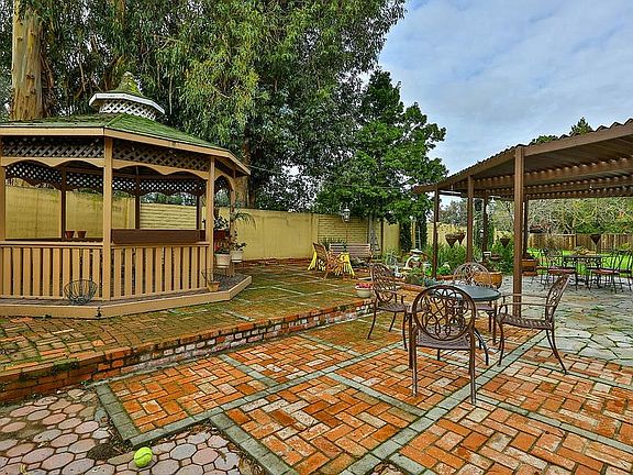 3rd image of 1067 Moongate Pl