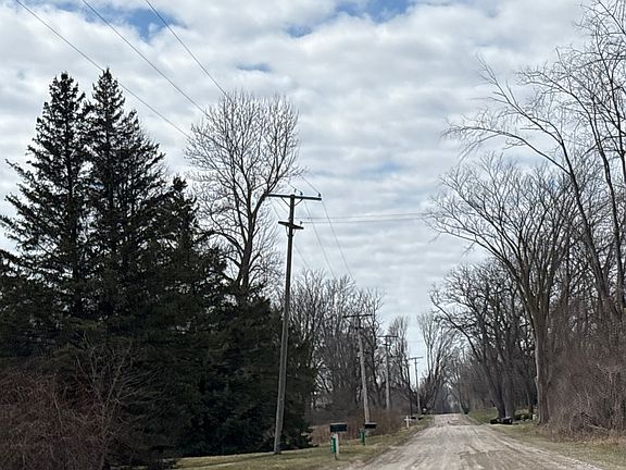 4th image of 8855 Gross Rd