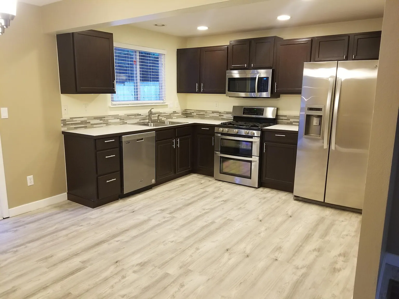 3 bed, 2.5 bath, 1389 sqft, $2,699 — Photo 3