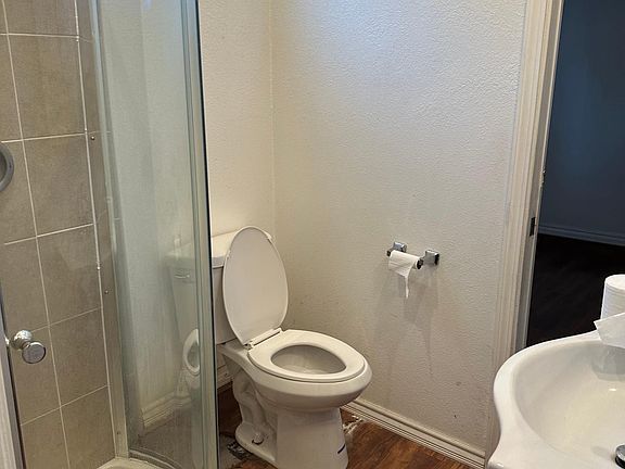 4th image of 817 El Terino Ave #E
