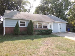 8 Dill Ct, Edison, NJ 08817