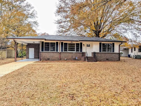 136 Dogwood Ln, Trussville, AL 35173