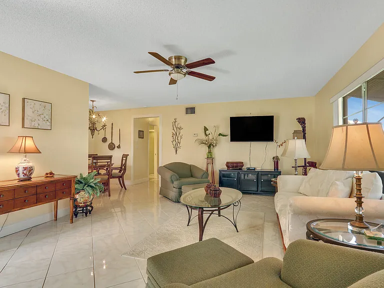 404 Sandpiper Dr #D — Photo 9
