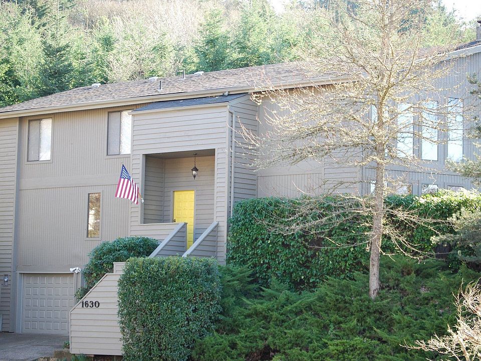 Front of home, located on cul-de-sac
