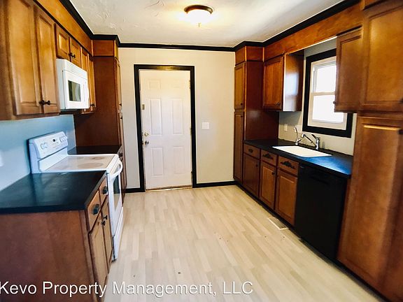 3rd image of 605 SW 49th St