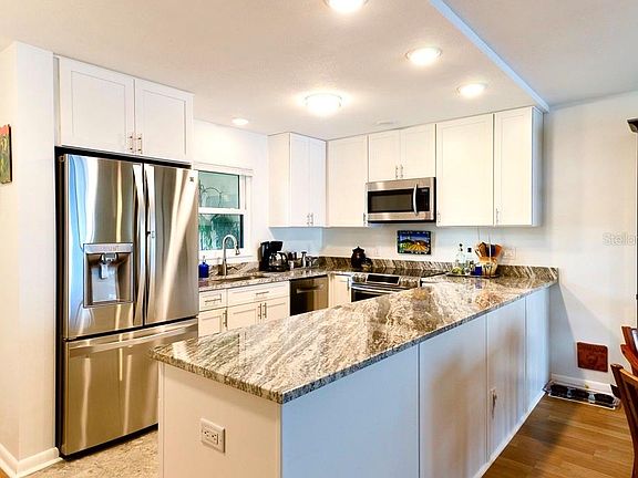 4th image of 105 4th Ave NE Unit 526