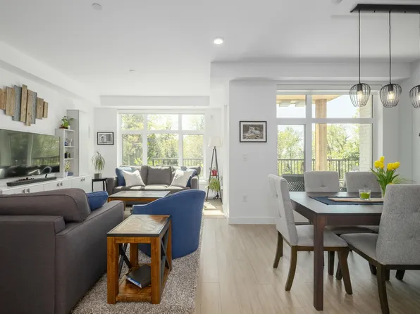 747 E 3rd St #111, North Vancouver, BC V7L 1E6