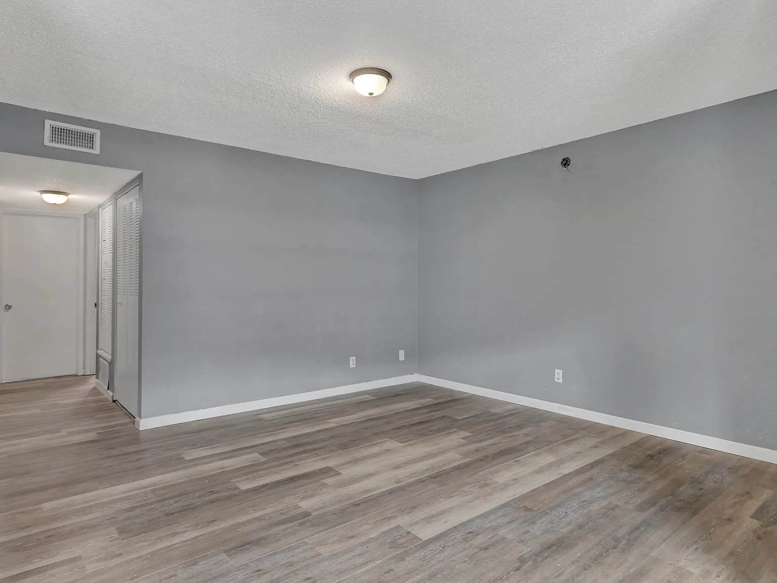 Greenbriar Apartments — Photo 4