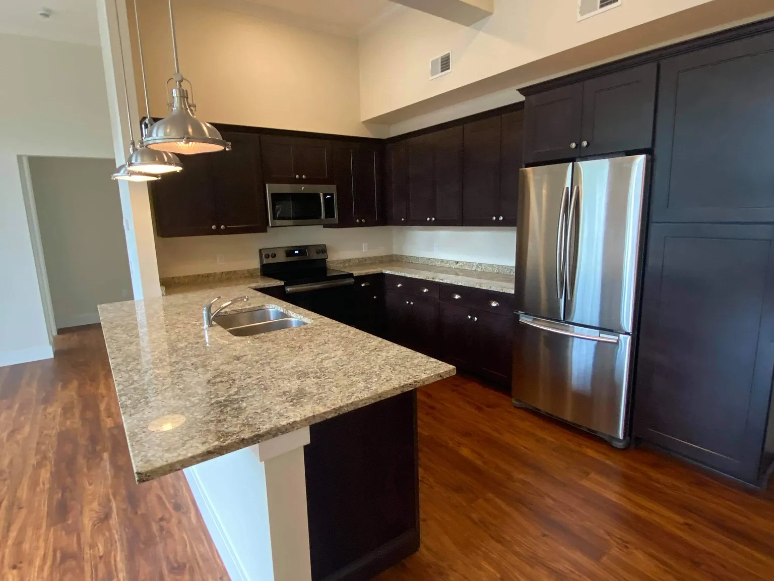 2 bed, 1200 sqft, $2,000 — Photo 2