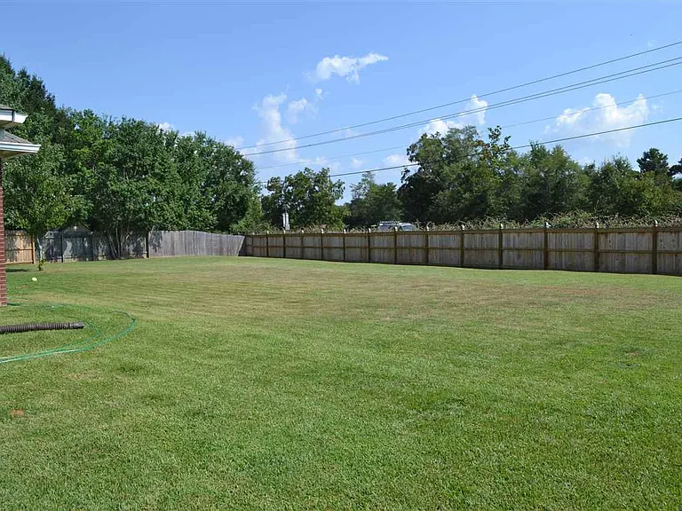 109 Stratford Dr — Photo 16