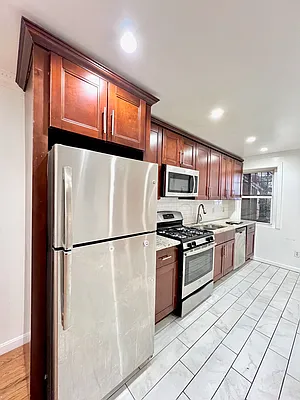 Rented by Mae Equities | media 3