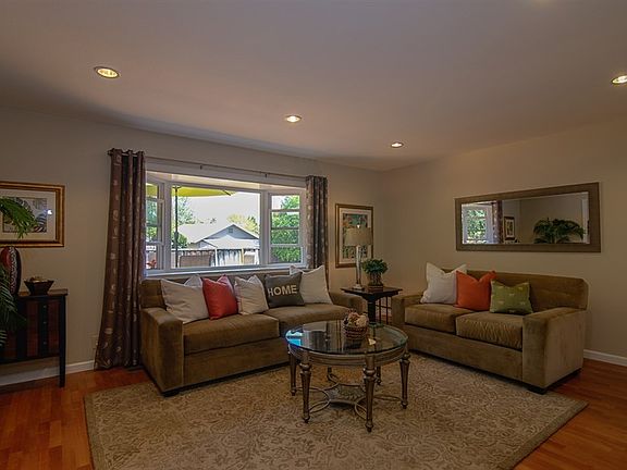 3rd image of 1582 Kennewick Dr