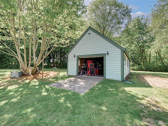 20 x 36 garages or use as wired shop