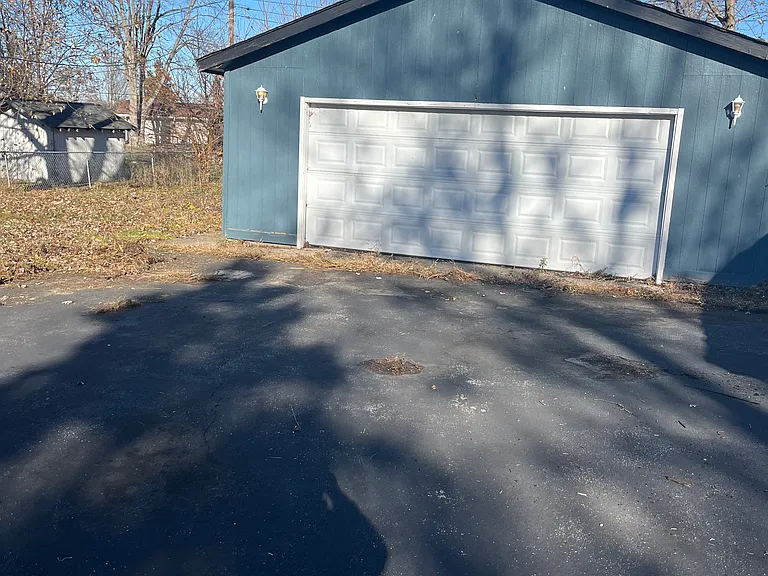 902 W Windsor Ave — Photo 8
