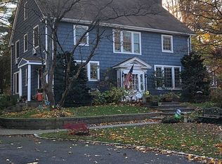 24 Redbrook Rd, Great Neck, NY 11024